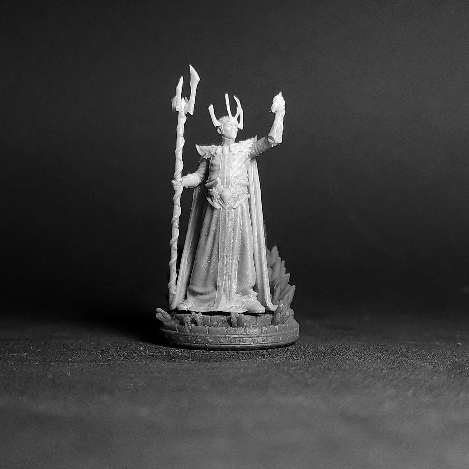 Mago negro Argorath Kessl (inspirado em Akar Kessel)